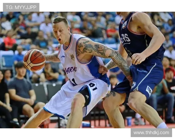 赛后分析：上海篮球队与重庆篮球队的耐力对决全景回顾